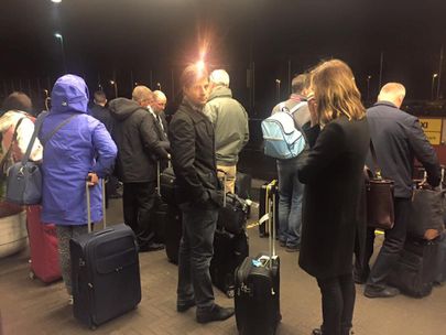 Reisijad ööl vastu esmaspäeva lennujaamas. Foto: I. Sooäär