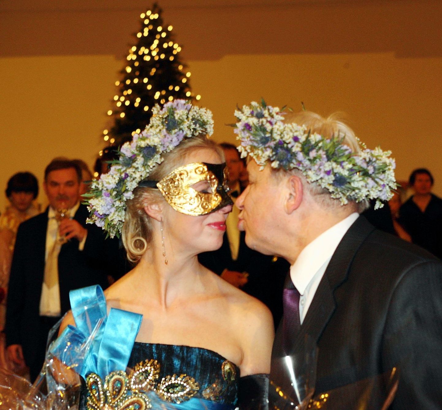 17. detsembril toimus Tallinnas, Estonia Kontserdisaalis jõulu-eelne viies traditsiooniline Vene Ball nendele, kellele meeldivad peod, karnevalid, tantsud, ananassid šampanjas ning üllatused.
Valiti ka balli kuninganna ja kuningas