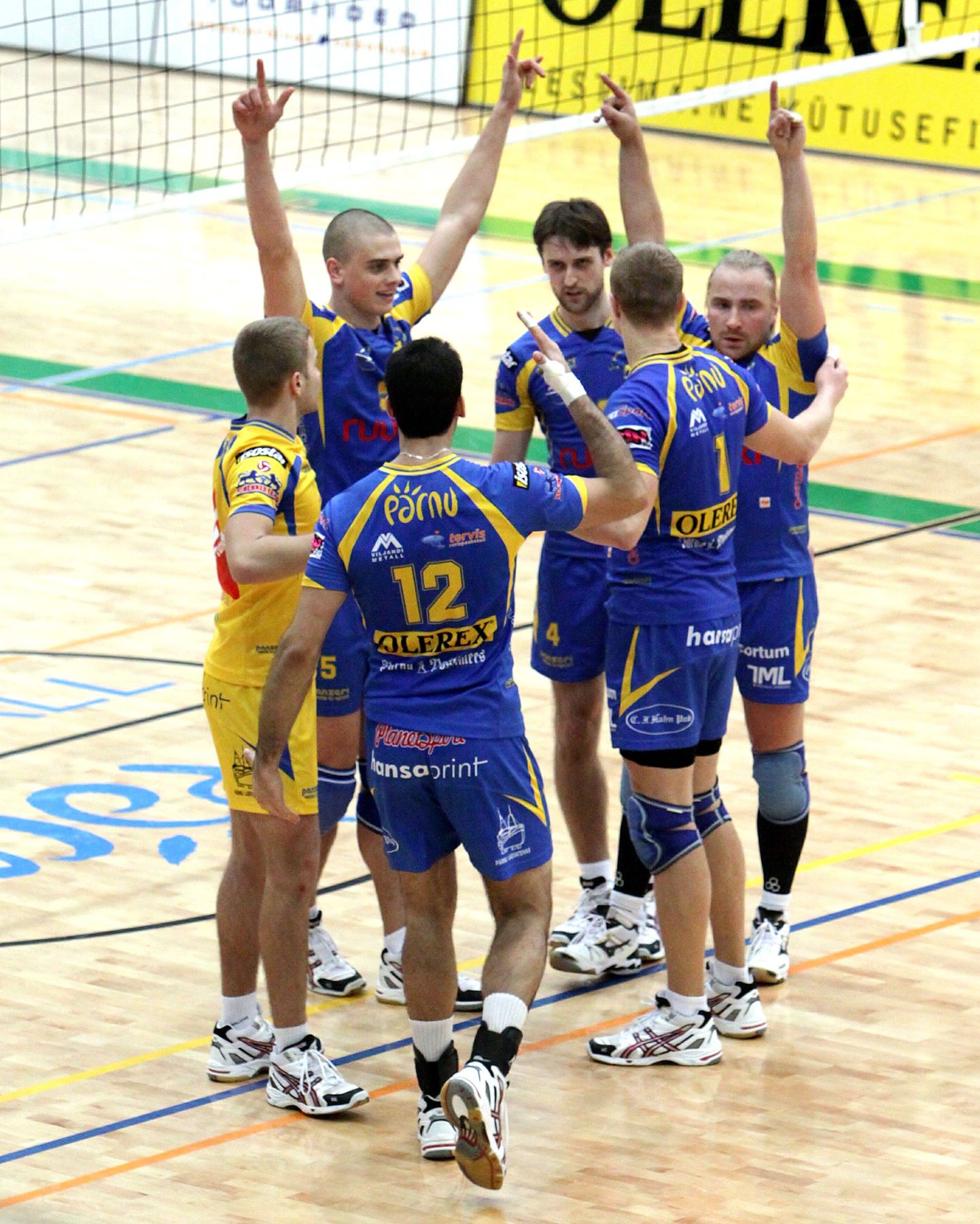 Pärnu võrkpalliklubi meeskond võistis Eesti-Läti ühisliigas pingelise pronksiheitluse.