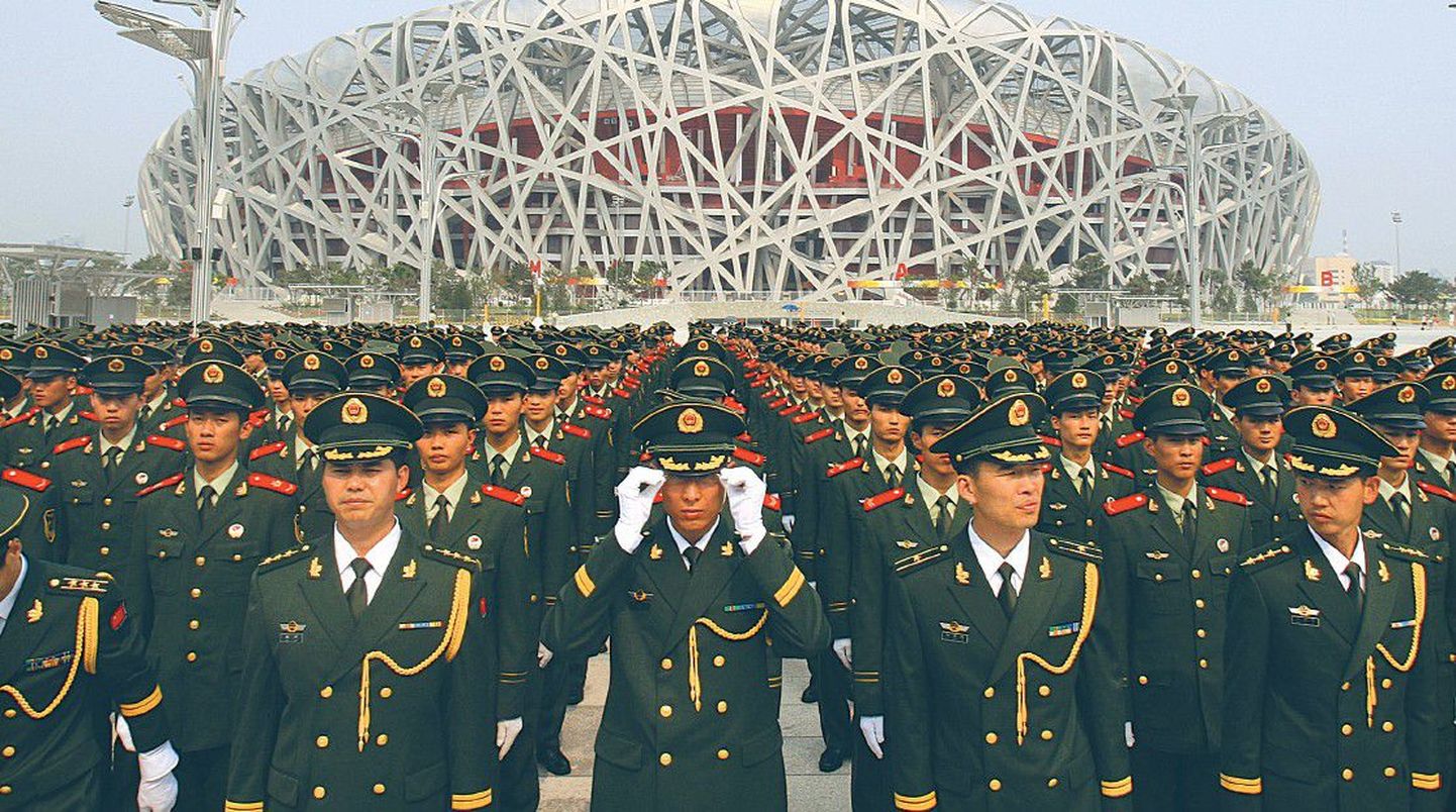 Hiina sõdurid demonstreerisid eile olümpiastaadioni ees valmisolekut kahe nädala pärast algavaks olümpiaks.