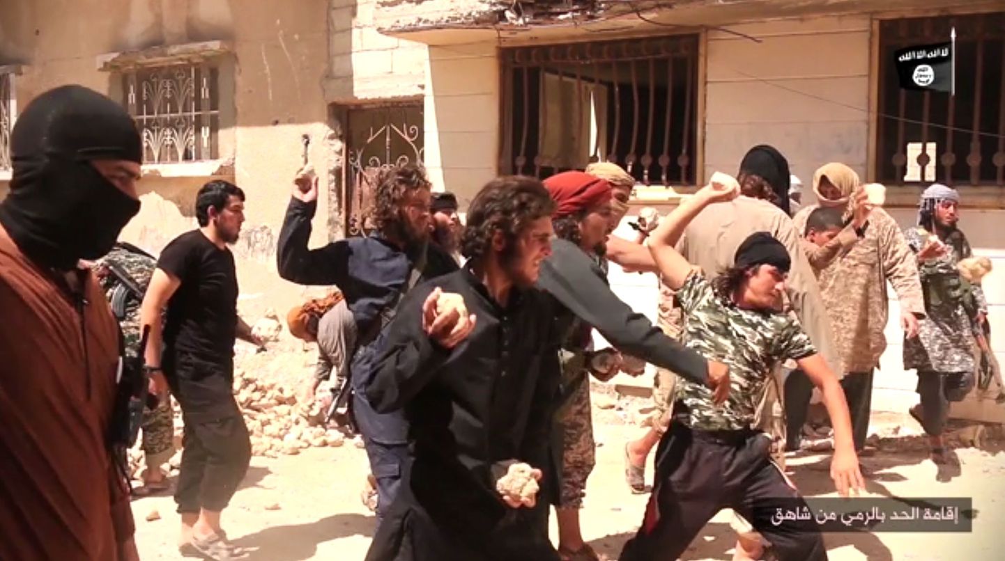 Islamiseaduste mittejärgmise eest ootab Süüria geisid kividega surnuks loopimine.