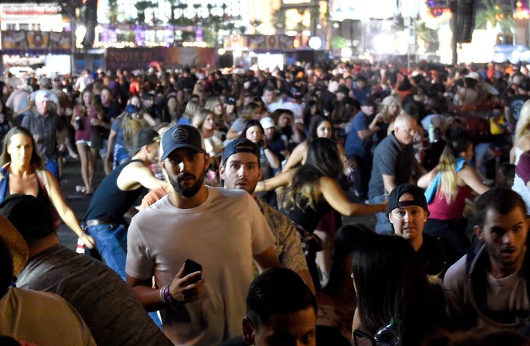 Las Vegase kantrimuusikafestivali külastajad põgenesid tulistaja eest