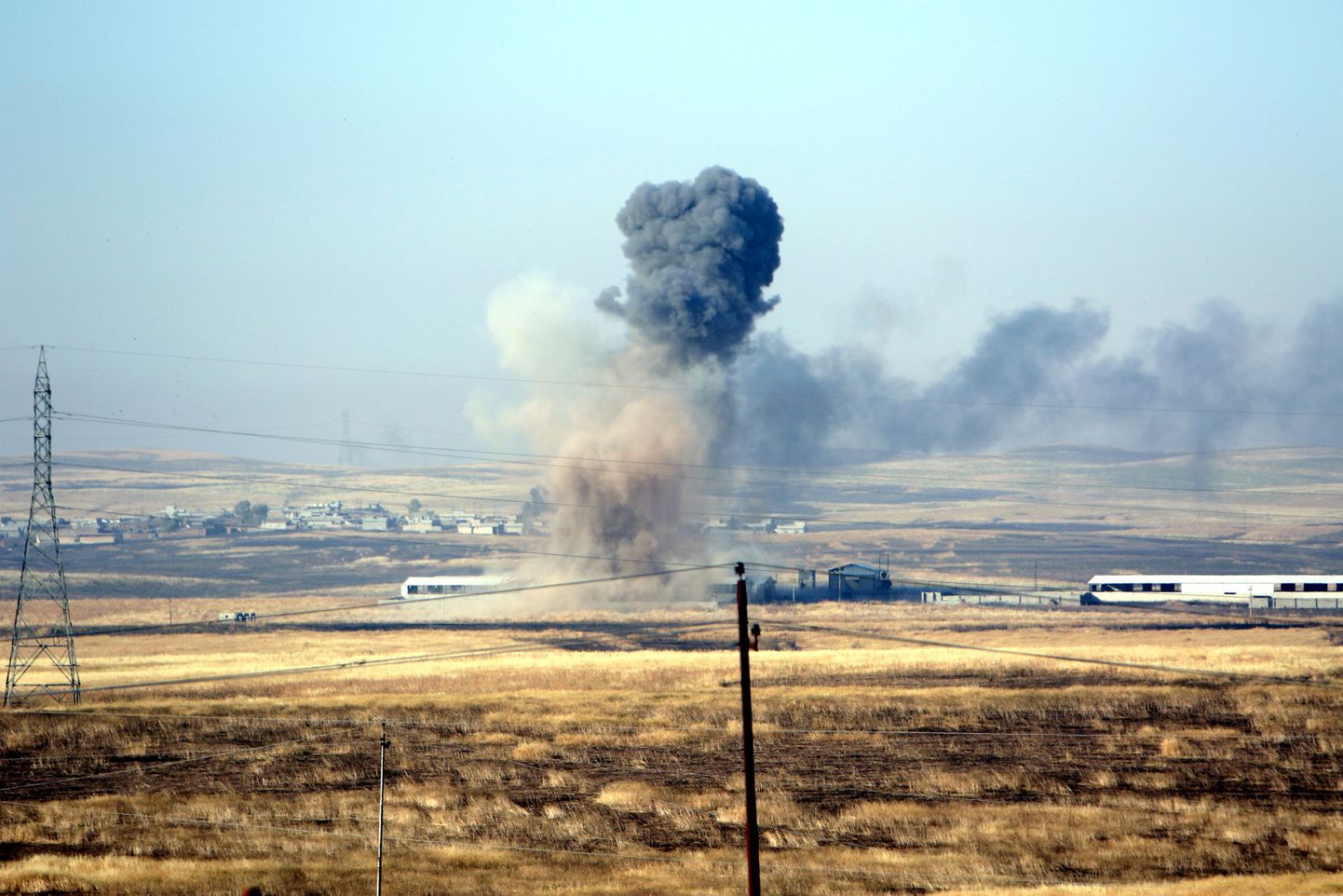 Suitsusammas pärast USA juhitud liitlaste õhulööki Mosuli lähedal.