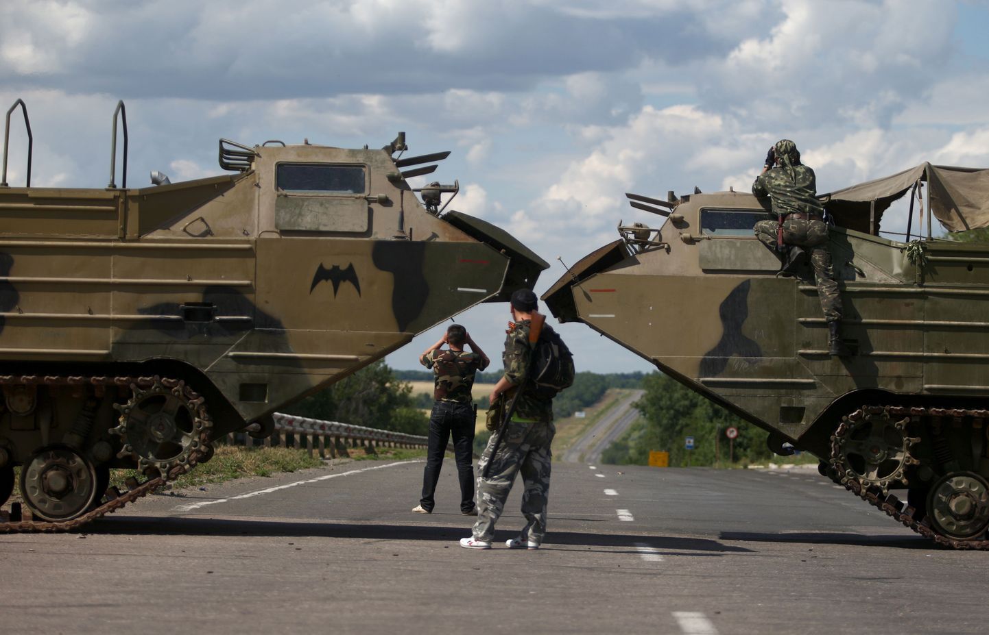 Ukraina sõjaväe soomukid Metallisti külas (Luganski oblast).