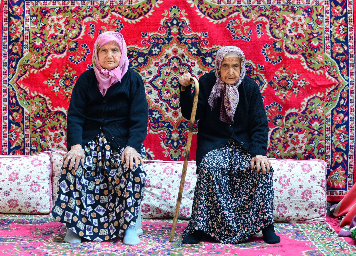 Türgi kõige vanemad identsed kaksikud, 98-aastased Esma Telliel ja Hediye Demircioglu 2013. aasta juulis