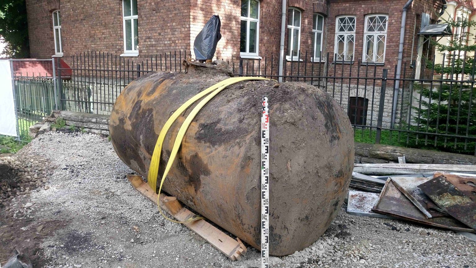 Arheoloogid kaevasid välja Shelli tankla vundamendi ja selle taha rajatud mahuti.