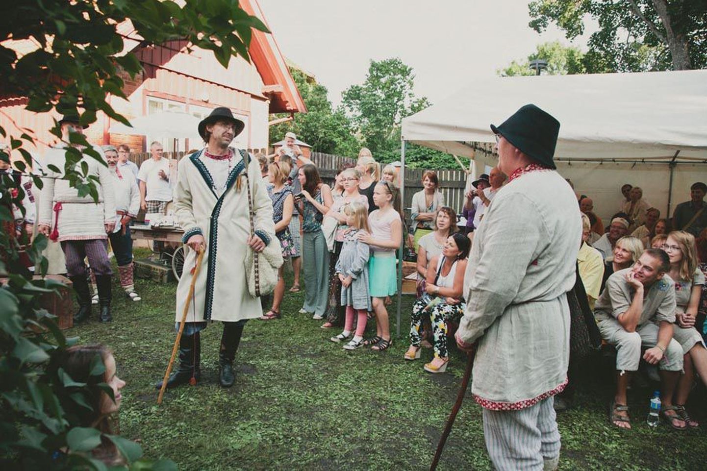 Ahto Raudoja ja Aare Hõrn olid osalised läinud suvel Kondase keskuse aias mängitud setu pulmas.