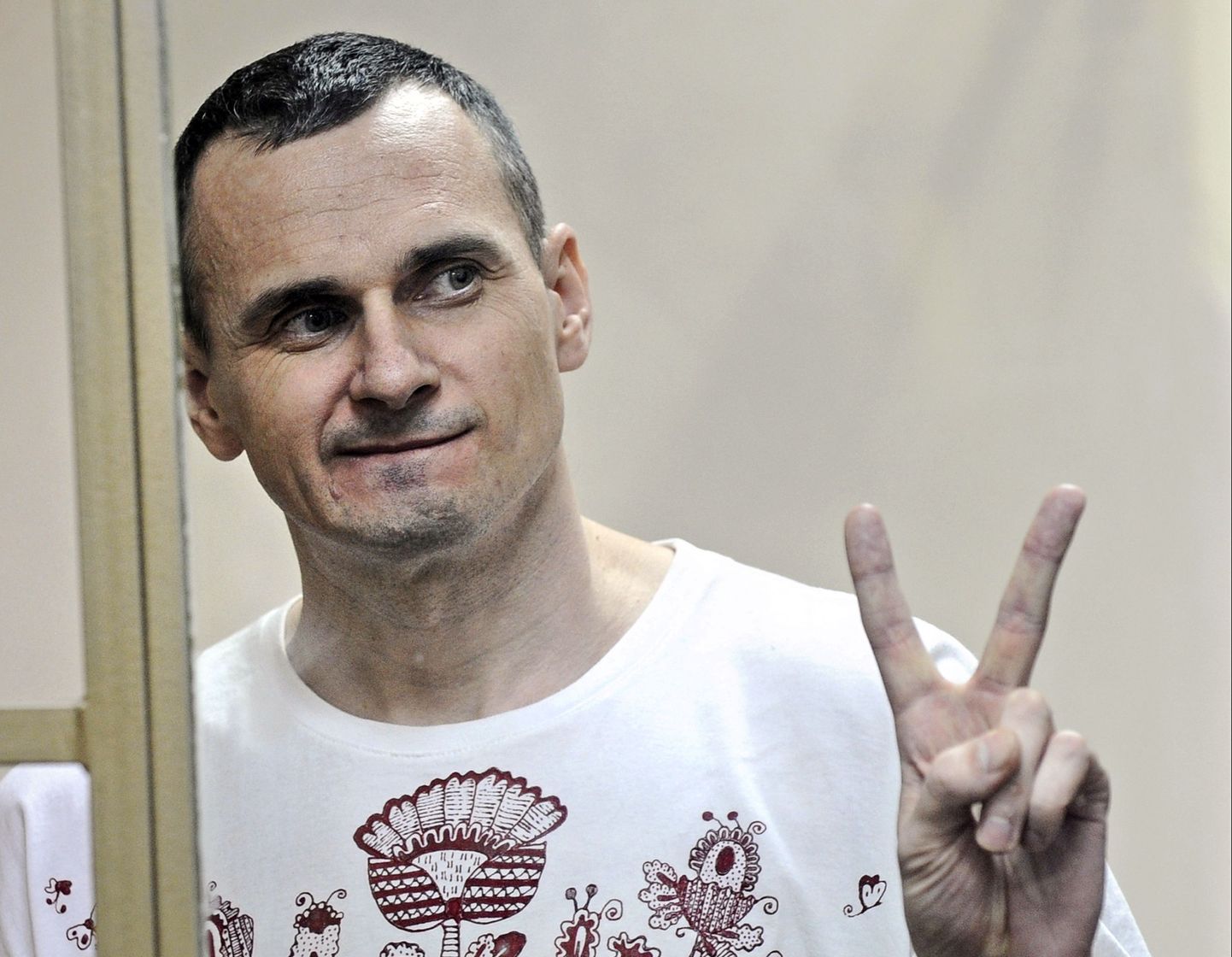 Ukraina režissöör Oleg Sentsov Vene kohtus pärast otsuse ärakuulamist.