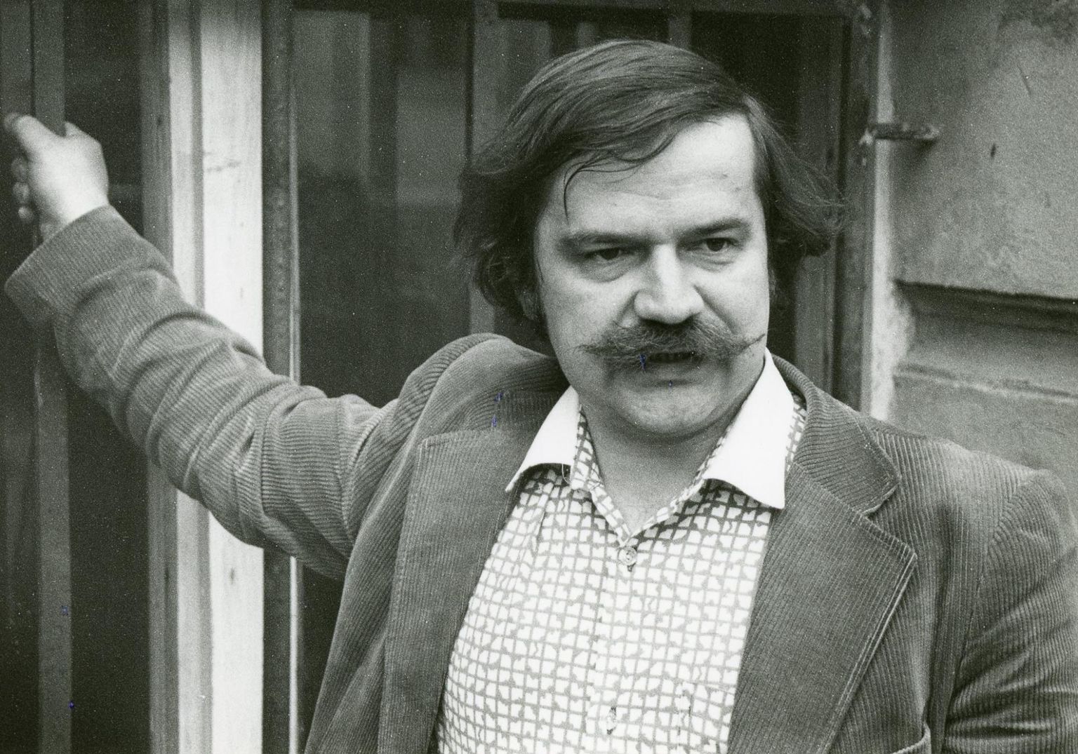 Kirjandusteadlane Peeter Olesk sattus 30 aastat tagasi KGB varasid üle võtma ja korrastama. Kätte saadi vaid hulk teenistusrelvi ning väheväärtuslikke toimikuid.