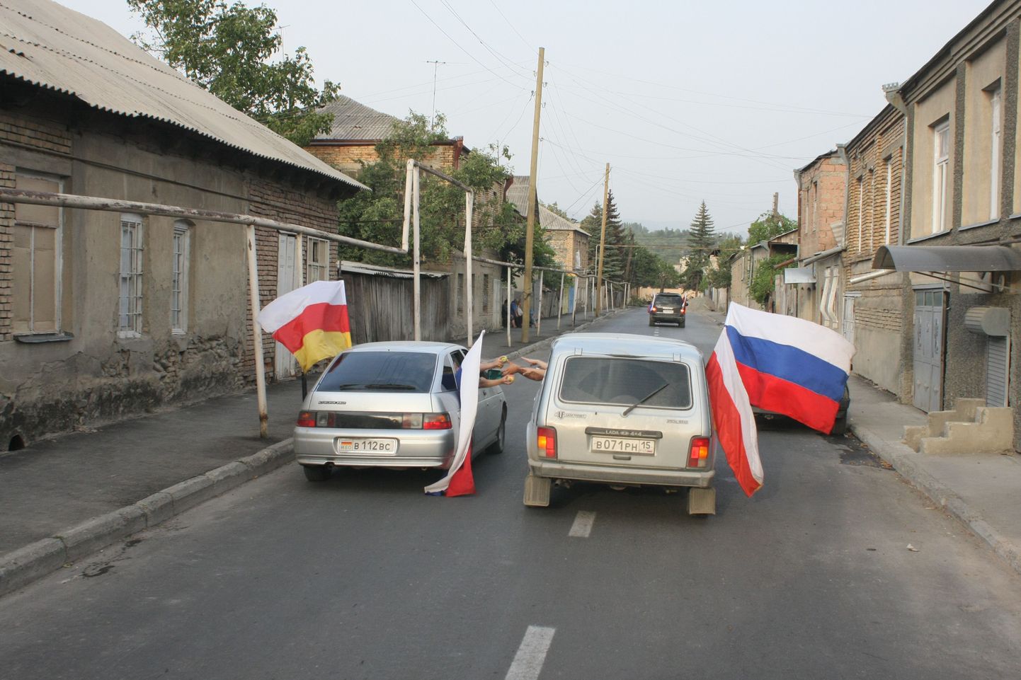 Жители Цхинвали отмечают признание Россией независимости Южной Осетии.