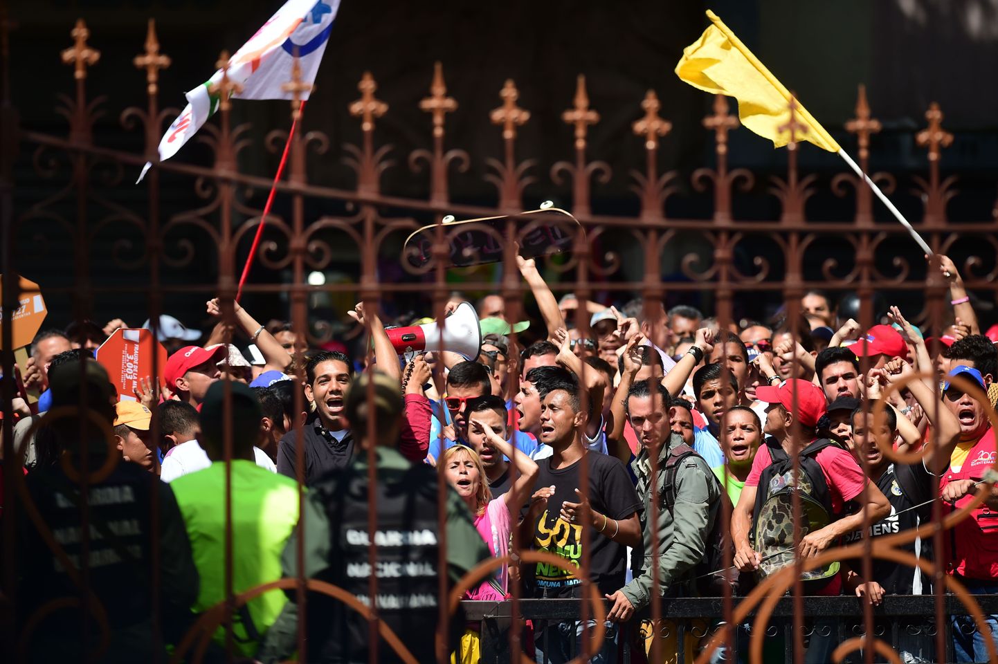 Meeleavaldajad Venezuela pealinna Caracase tänavatel.