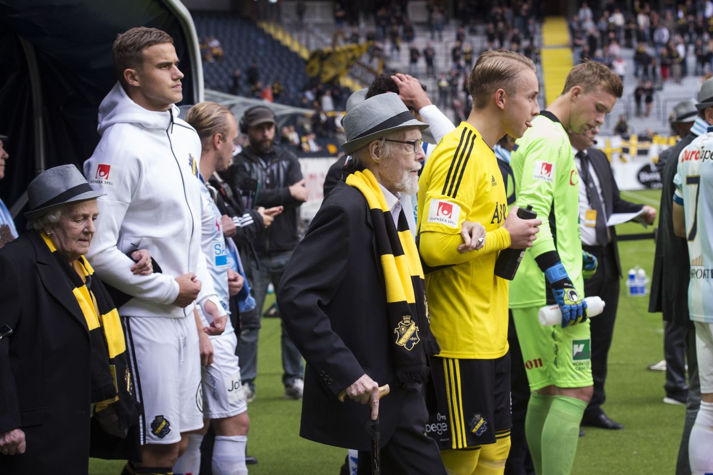 Rootsi jalgpalliklubi AIK vahetas lapsmaskotid vanurite vastu.