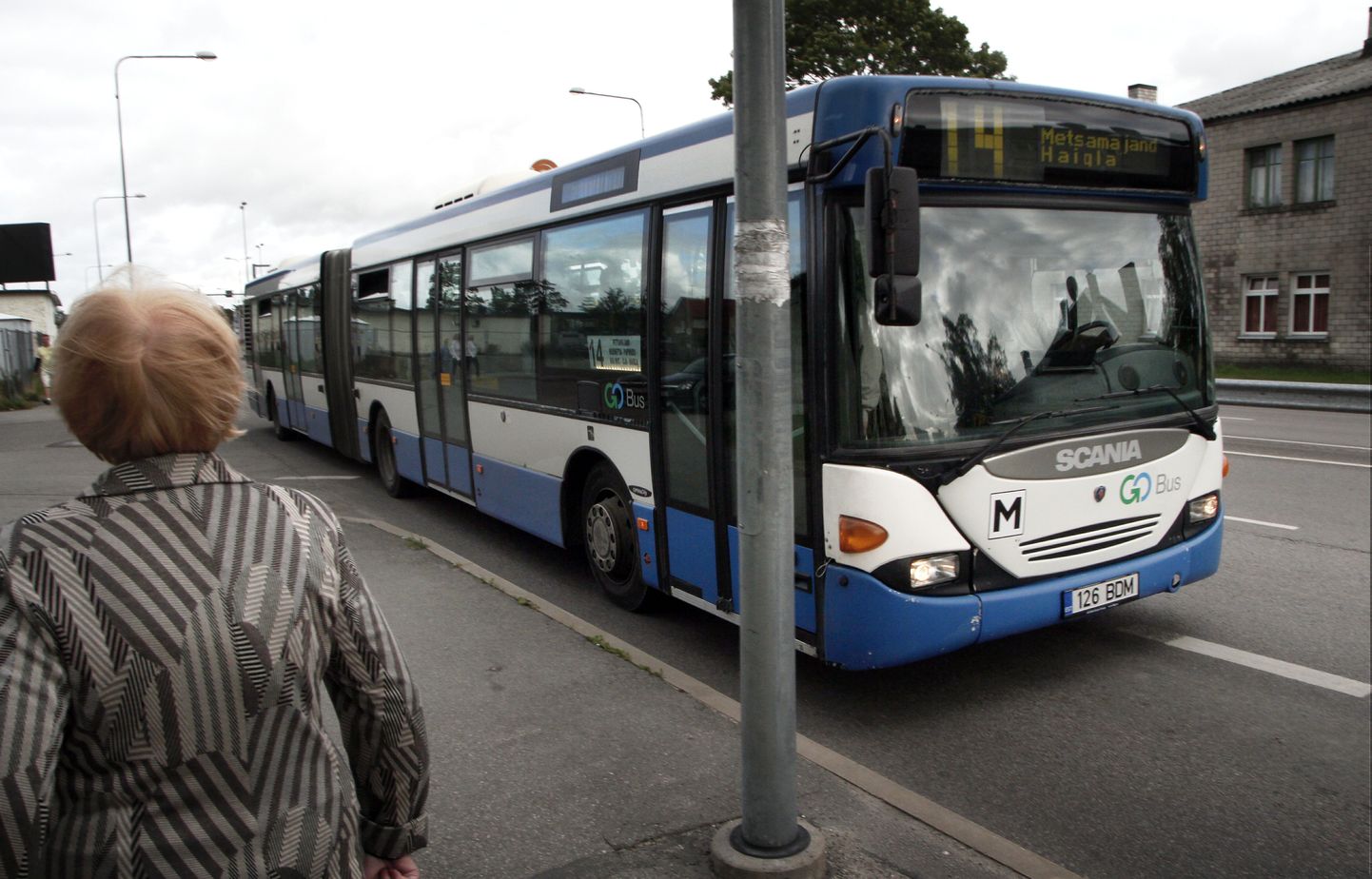 Madalapõhjalise linnaliinibussi tunneb ära sõidukile märgitud M-tähest.