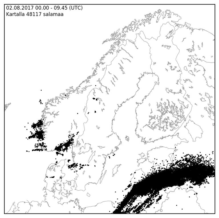 2. augusti äikesekaart NORDLIS detektorvõrgust. Üle Baltimaade kirdesse Venemaale liikus mitu tugevat äikest, üsna laia vööndina on kaardil näha ühtlaselt must ala – välkude hulk oli nii suur, et neid ei ole võimalik eraldiseisvate punktidena kujutada.
