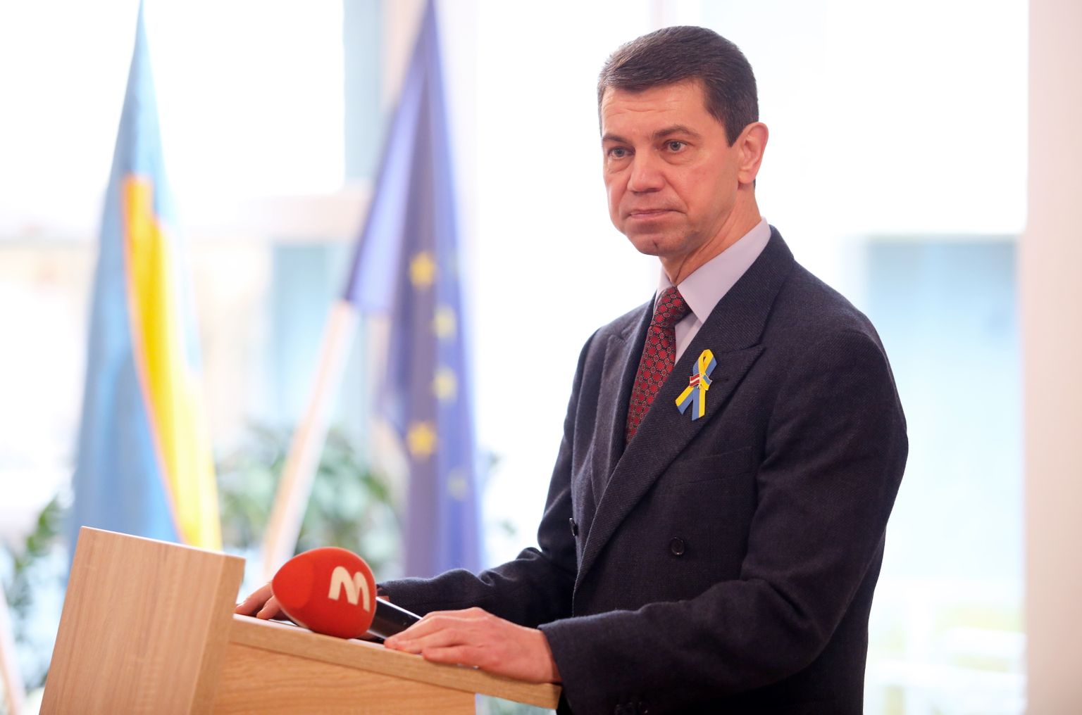 Ukrainas vēstnieks Latvijā Oleksandrs Miščenko Nacionālajā rehabilitācijas centrā "Vaivari", kur vizītē ieradusies Valsts prezidenta kundze, lai tiktos ar ārstniecības iestāžu speciālistiem no Ukrainas.