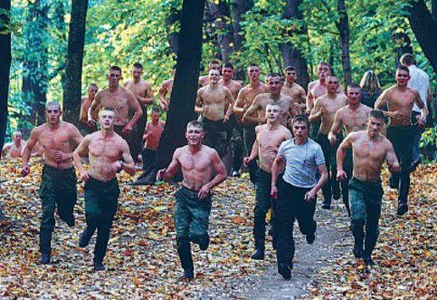 Vene ajateenijad Moskva pargis treeningjooksul.
.