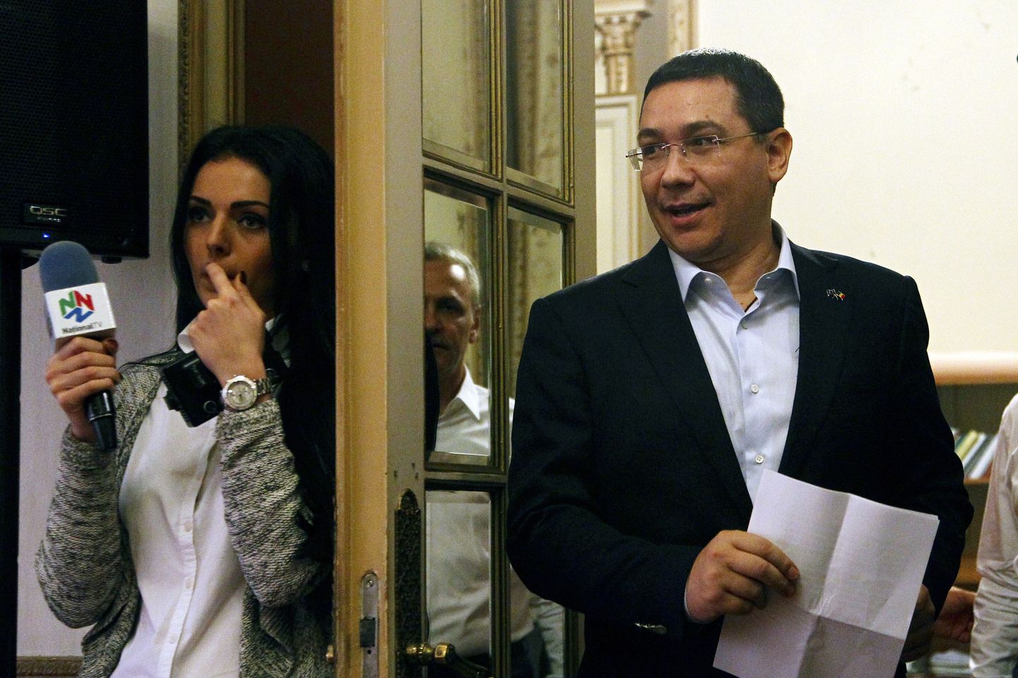 Rumeenia presidendiks pürgiv praegune valitsusjuht Victor Ponta astus ajakirjanike ette eile, kui lävepakuküsitluse tulemused olid juba teada.