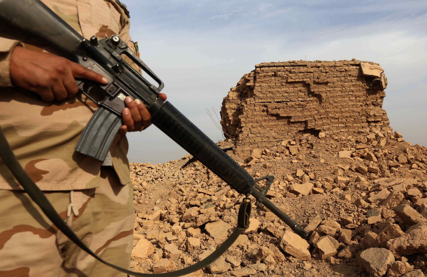 M16 Iraagi sõduri käes.