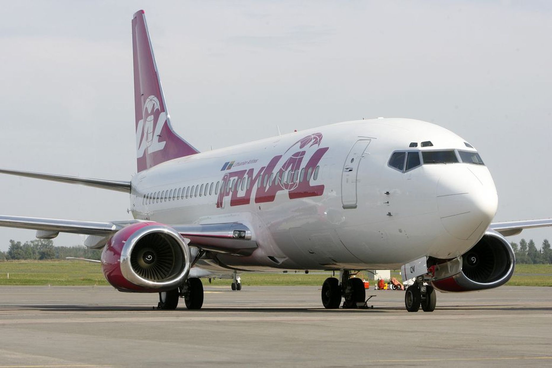 flyLAL'i Boeing 737-300.