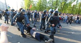Как проходят протесты в России. Воспоминания участника: меня повалили на землю, несколько раз ударили палкой и потащили по асфальту