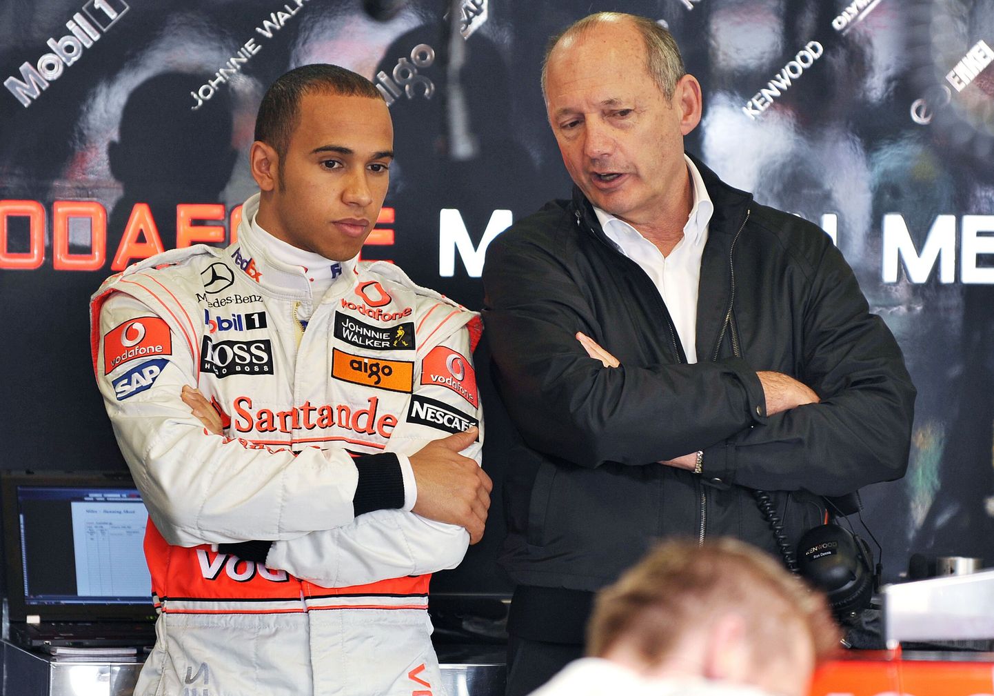 Lewis Hamilton ja Ron Dennis (paremal) 2009. aastal