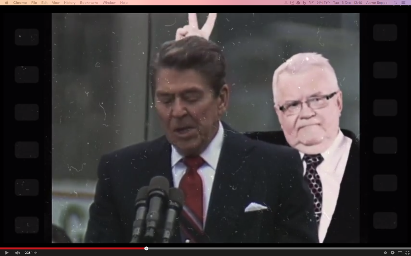 Edgar Savisaar teeb president Reaganile sarvi.