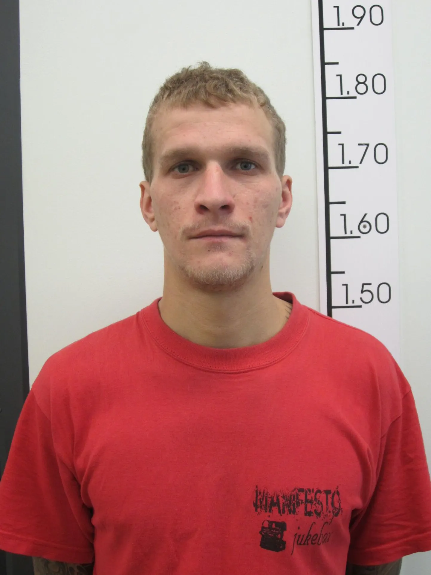 Полиция разыскивает 27-летнего Вячеслава.