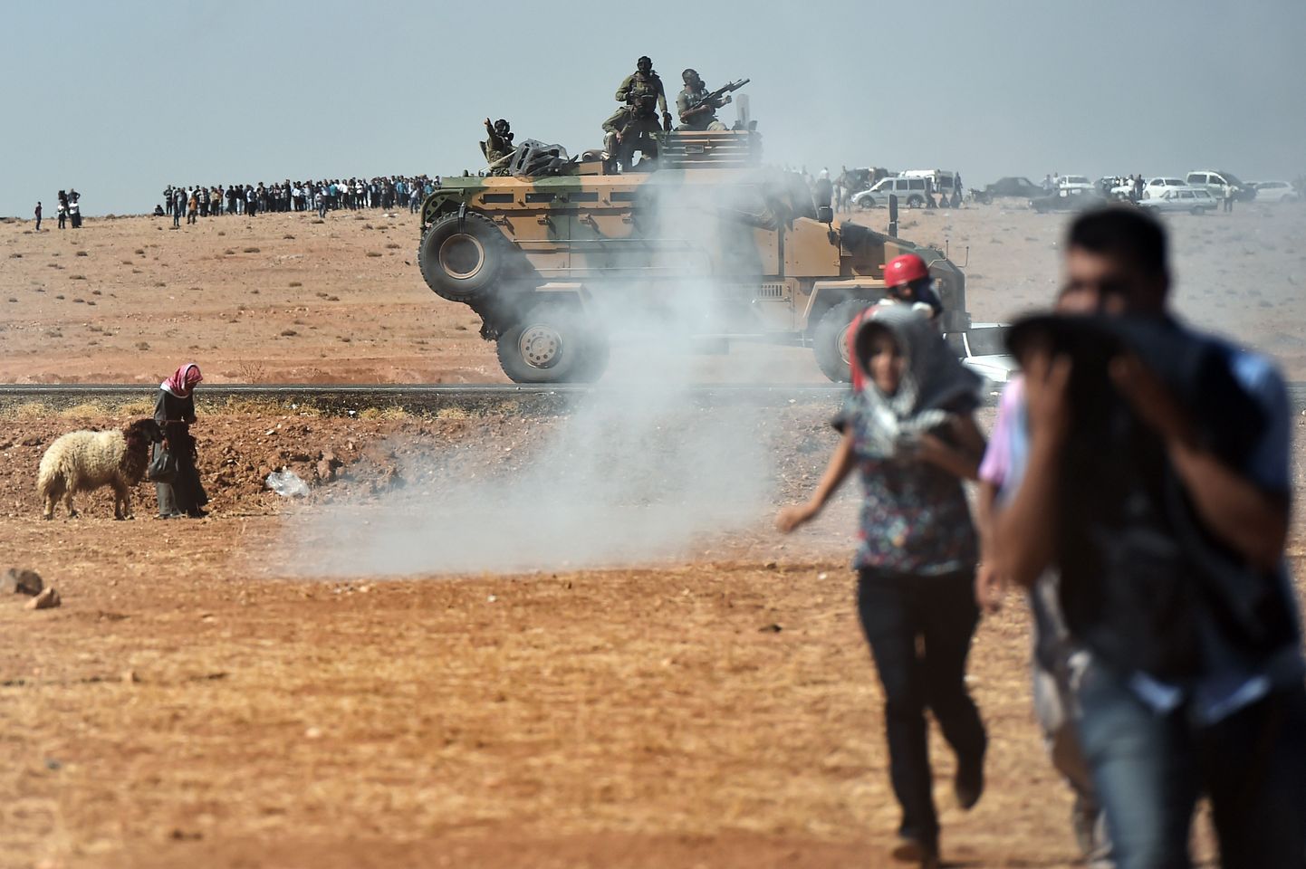 Türgi sõjavägi ajab kurde piirialadelt eest.