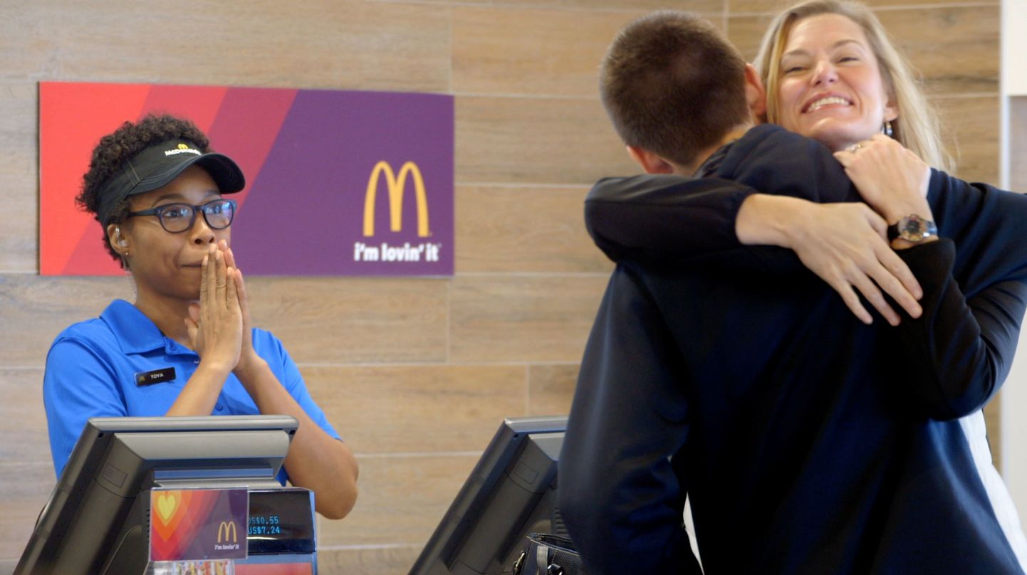 Ameeriklased saavad kallistuse eest McDonald'sis tasuta süüa.