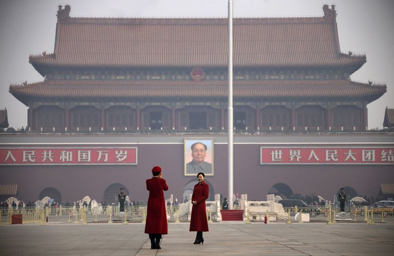 Tiananmeni väljak Hiina Rahvavabariigi pealinnas Pekingis. Taamal rahvavabariigi rajaja Mao Zedongi portree. 