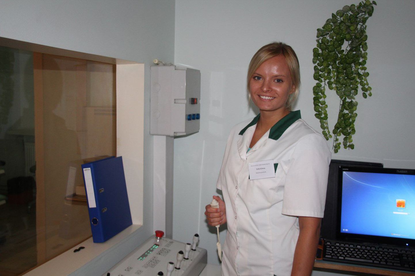 Uue digiröntgeniga teeb tööd radioloogiatehnik Stella Kibena.