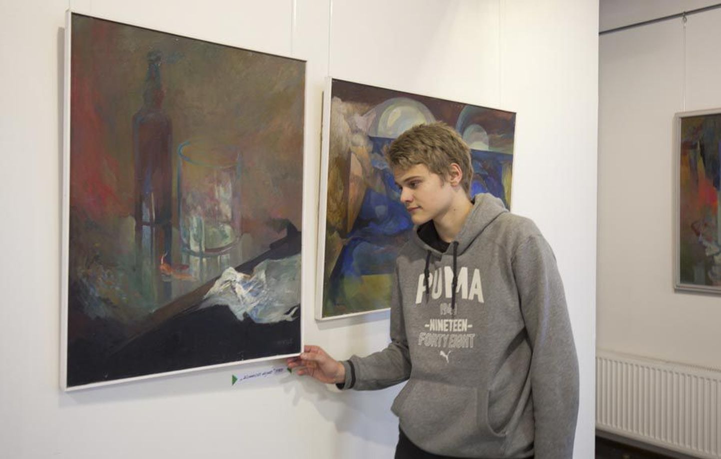 Viljandi kunstikoolis õppiv Kaarel-Vahur Vingisaar valis oma lemmikuks maali «Klaasist asjad», sest talle meeldivad realistlikud pildid.