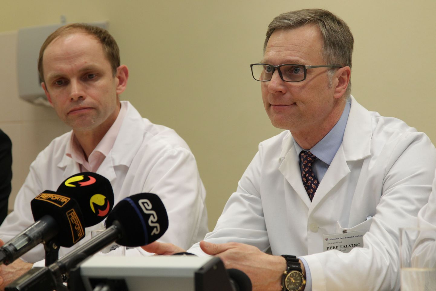 Arstid andsid eile Keskerakonna initsiatiivil kokku kutsutud pressikonverentsil Tartu ülikooli kliinikumis teada, et Edgar Savisaarel tuli jalg amputeerida.