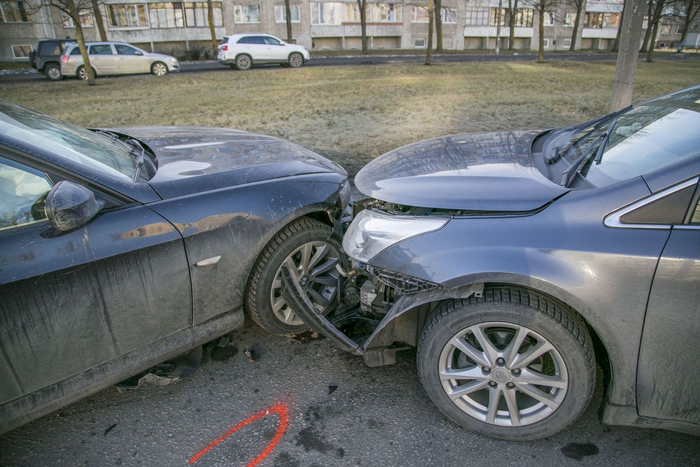 Tallinnas Paekaare tänaval põrkasid täna kokku kaks sõiduautot, kuna ühte juhtinud lapseootel naist tabas terviserike.