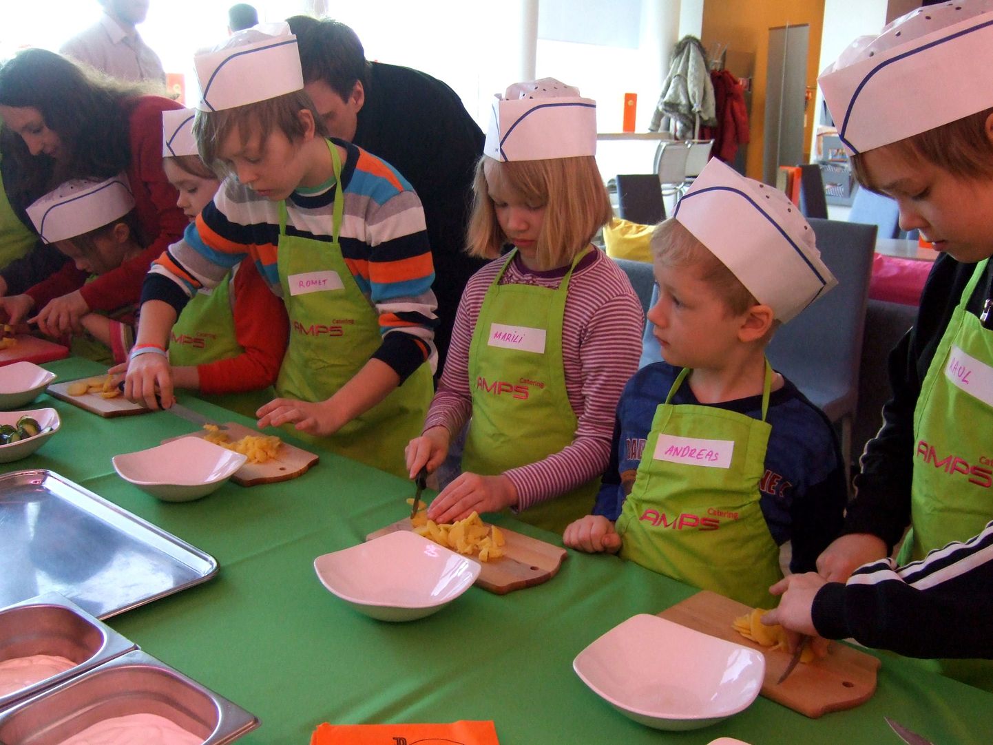 Ampsu laste kokakool 17. aprillil Tallinna Kaubamaja Aura kohvikus.