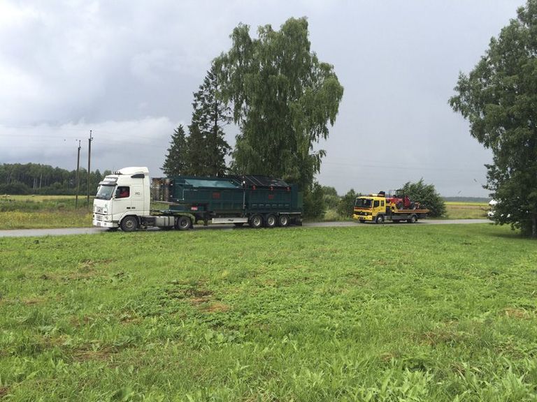 Mobiilne seapõleti sõitmas 31. juulil Tartumaale. Foto: Sander Ilvest