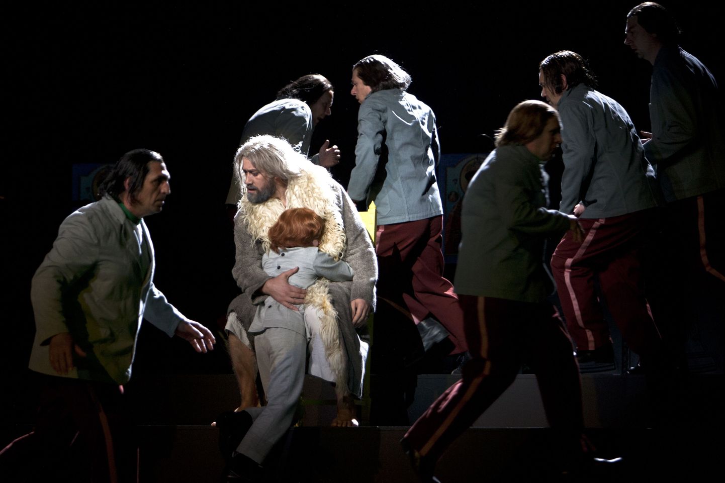 Ain Anger Modest Mussorgski ooperi «Boriss Godunov» nimiosas Berliini Deutsche Operis.