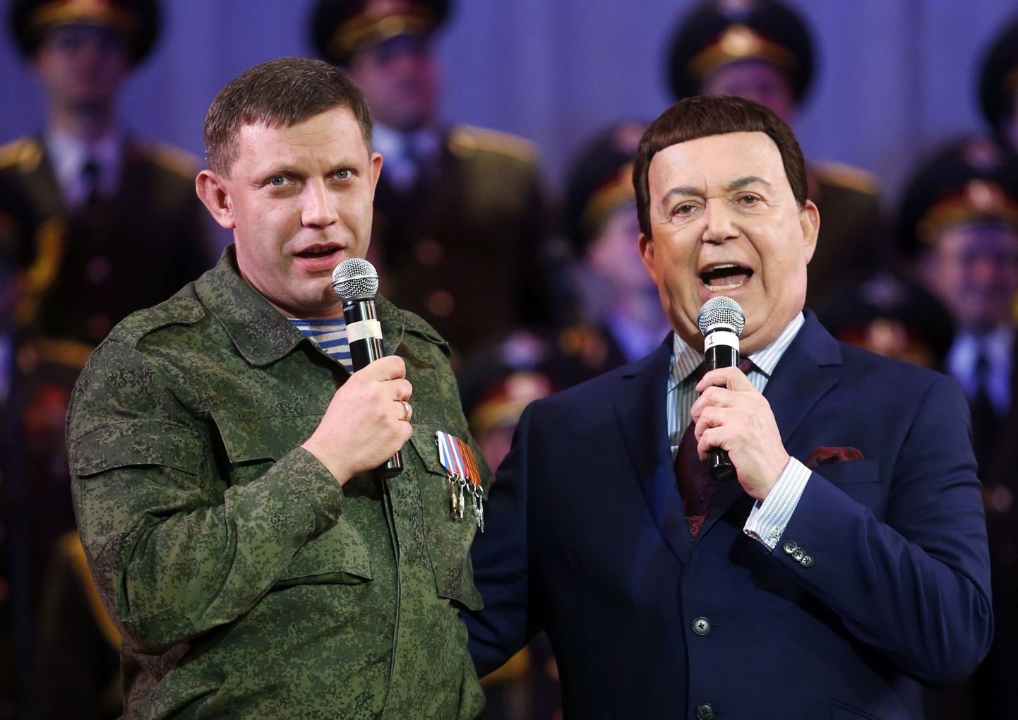 Jossif Kobzon ja nn separatistide liider Aleksandr Zahhartšenko mullu oktoobris laulmas duetti Donetski kohalikus ooperi- ja balletiteatris.