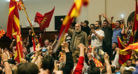Галерея: в Македонии протестующие ворвались в парламент и избили депутатов
