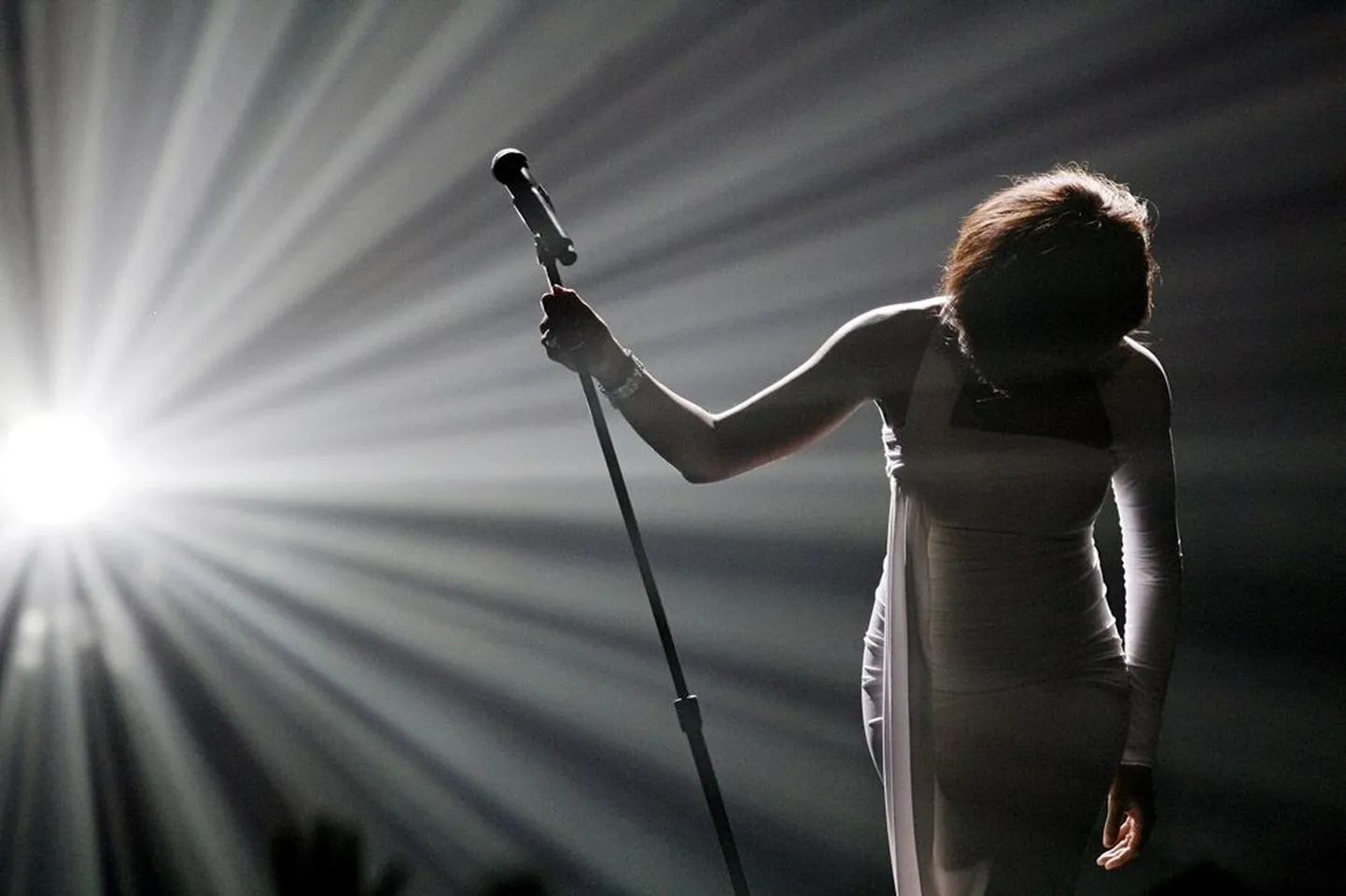 Whitney Houston 2009. aastal esitamas Ameerika muusikaauhindade tseremoonial oma hitti 
«I Didn’t Know My Own Strength».
