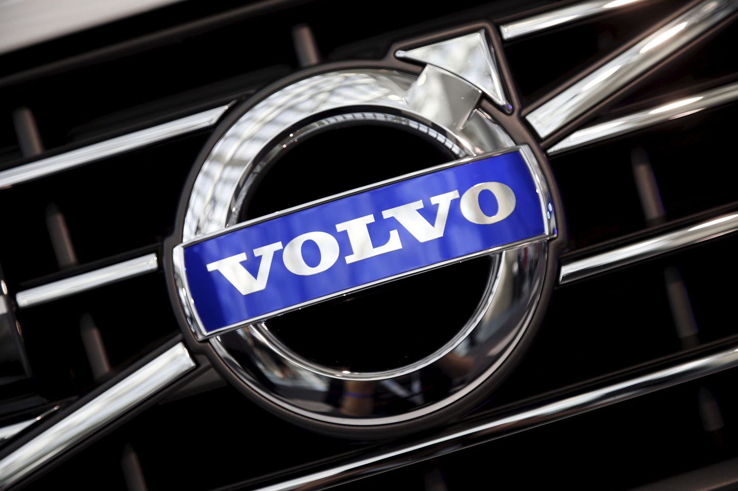 Логотип Volvo.