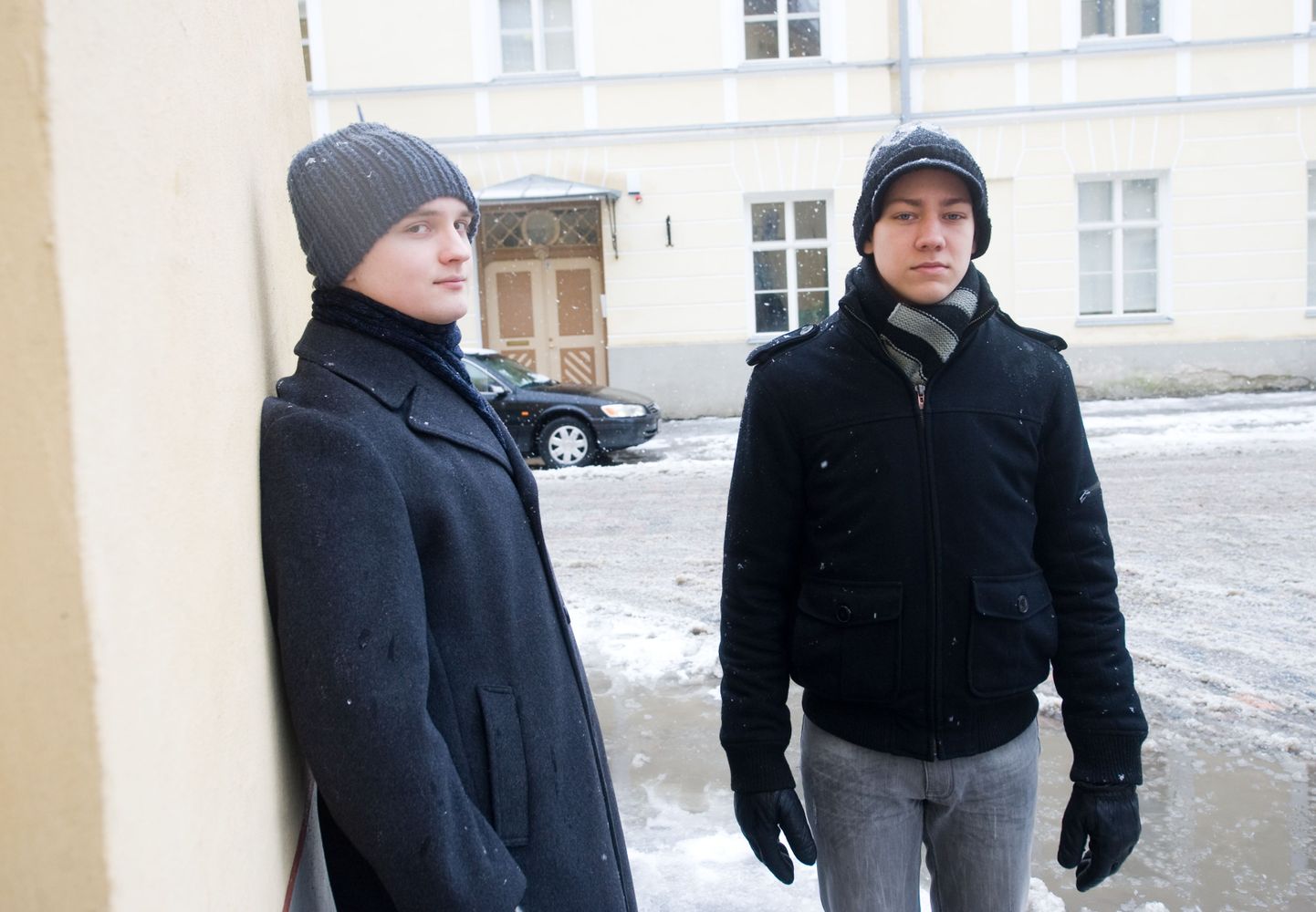 Vanalinna kolleegiumi gümnaasiumi õpilased Martin Koldits (vasakul) ja Oskar Murand (paremal) tegid uurimustöö töötavate gümnaasiumi õpilaste kohta.