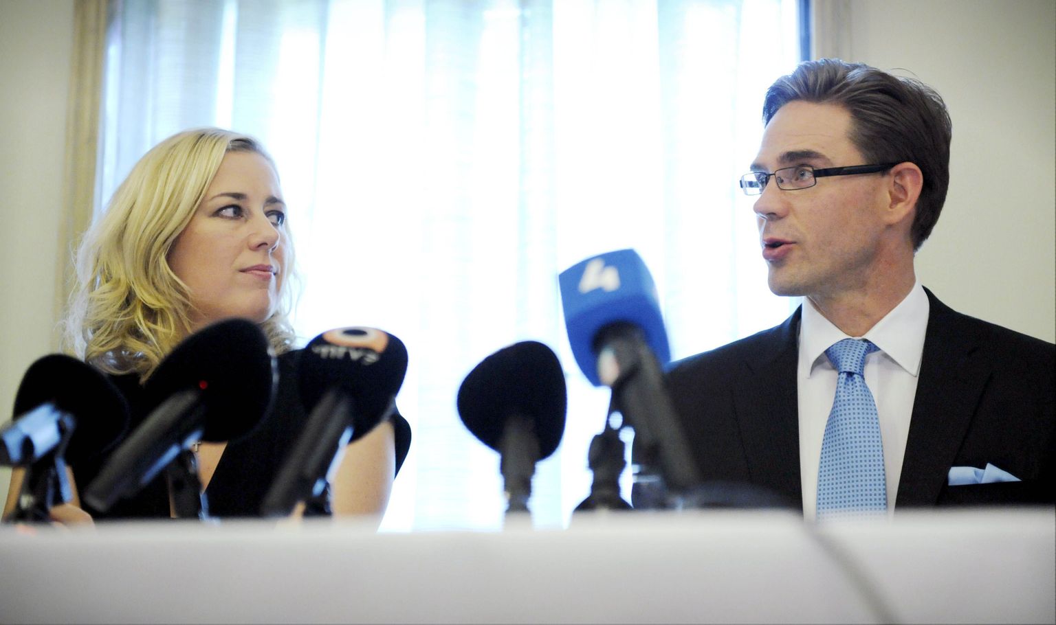 Jutta Urpilainen (SDP) ja Jyrki Katainen (Koondpartei).