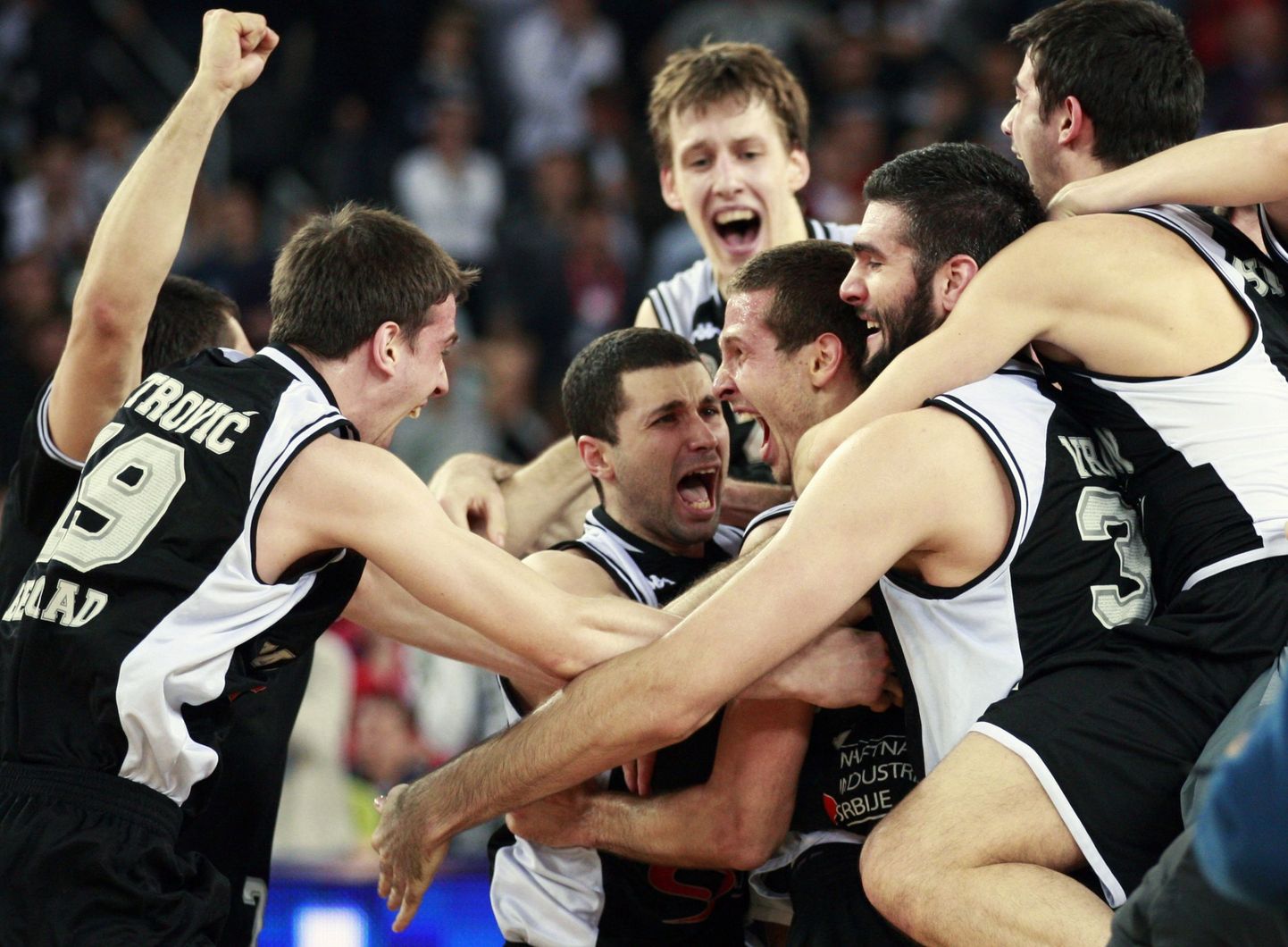 Belgradi Partizani mängijad võitu tähistamas