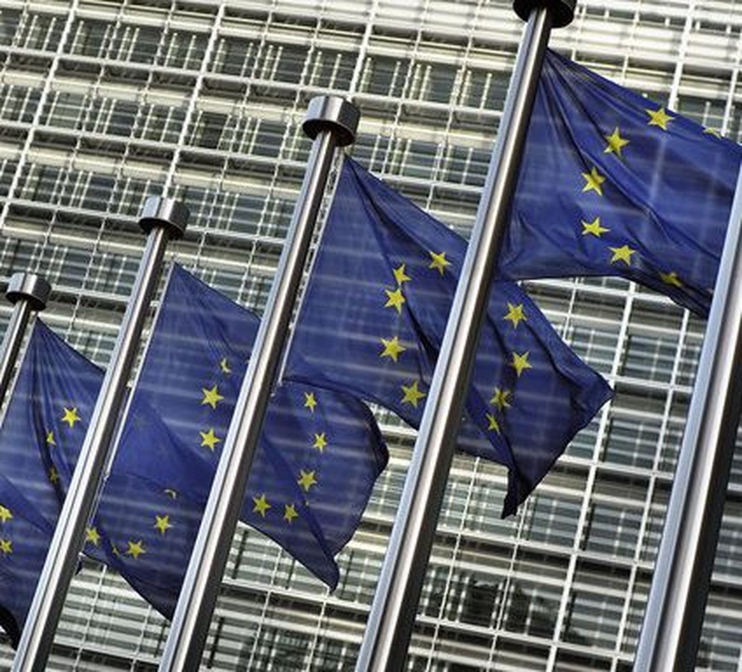 Флаги Евросоюза у штаб-квартиры ЕС.