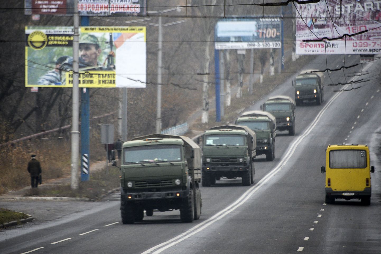 Замеченная ОБСЕ под Донецком колонна военной техники принадлежит ДНР, заявил Эдуард Басурин.