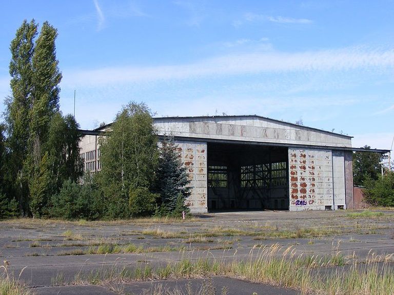 Sperenbergi lennuväli, Saksamaa. Berliini lähedal asuvat lennuvälja kasutas Nõukogude Liit oma sõjaväebaasina Ida-Saksamaal. Viimased sõdurid lahkusid sealt 1994. aastal, mil lennuväli anti üle taasühinenud Saksamaale. Foto: Wikipedia