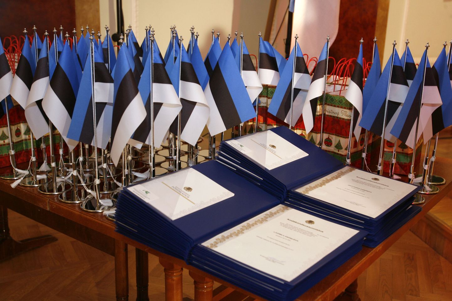 Vastsetele Eesti kodanikele antavad meened.
