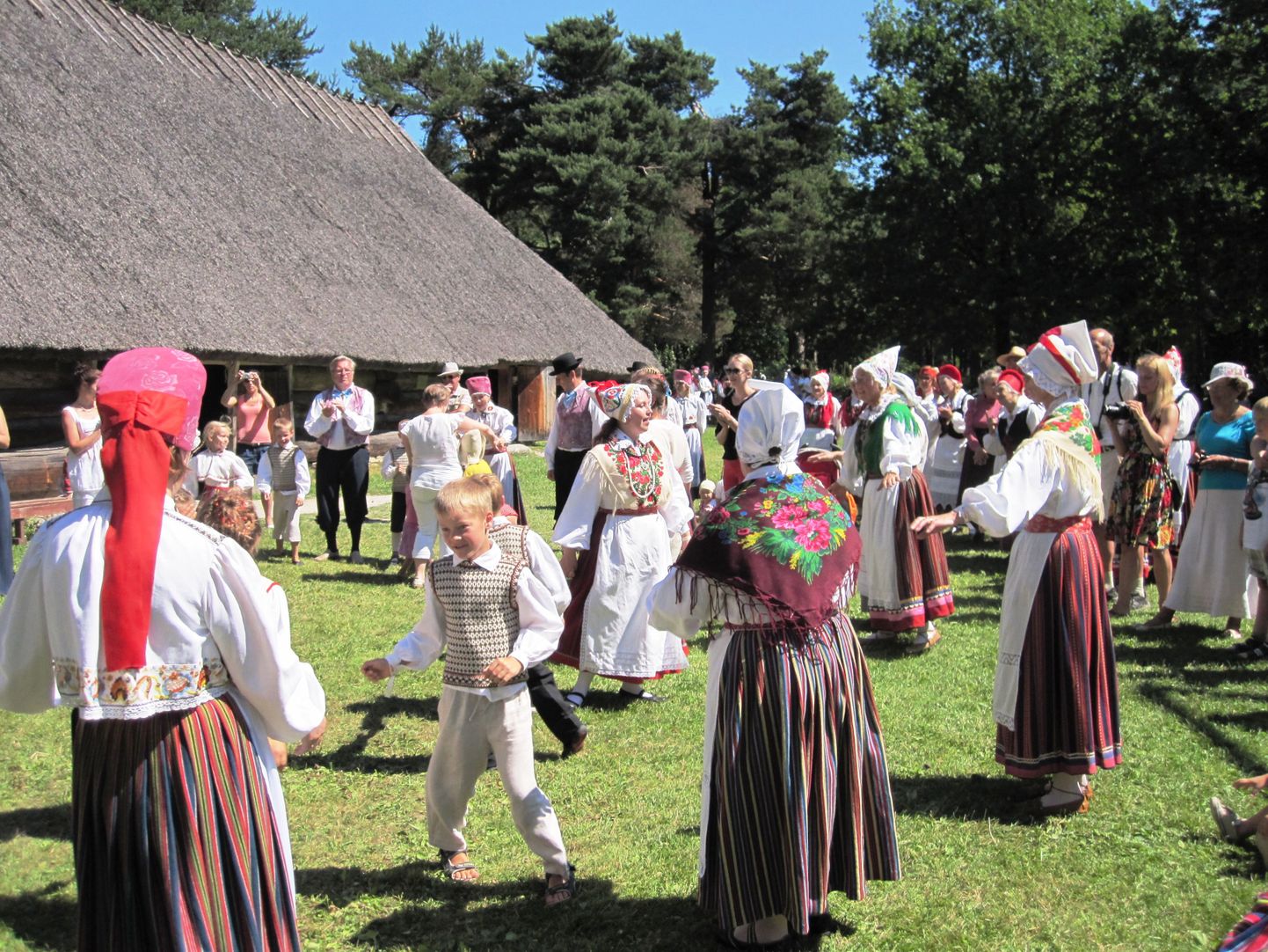 Pärnu Kesklinna lasteaia mudilased esinesid 26.rahvusvahelisel folkloorifestivalil Baltica "Igal linnul oma pesa".