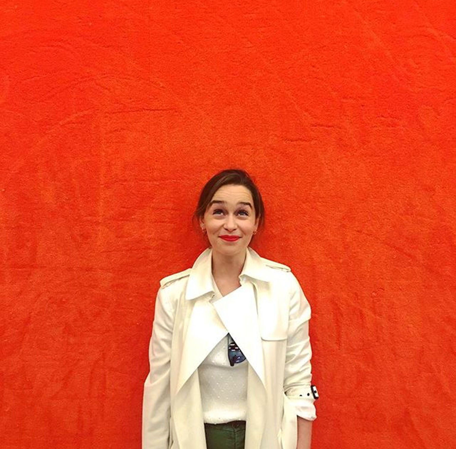 Näitlejanna Emilia Clarke teab, et õige jakk teeb naise šikiks!